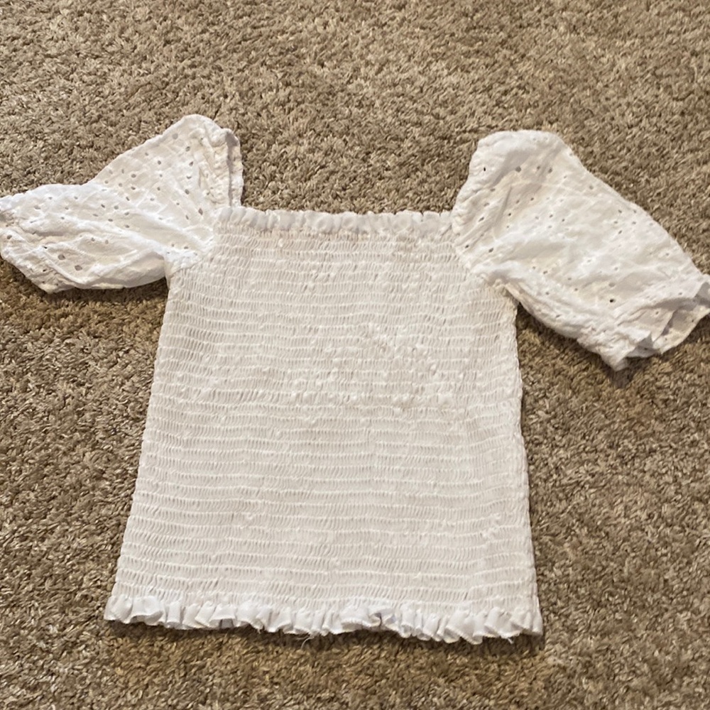 White Top.   Brand: H&M    Color: White.  Size: S